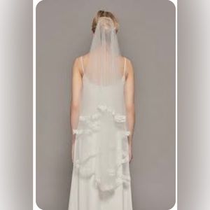 Tadashi Shoji - Reign Fingertip Veil - Ivory